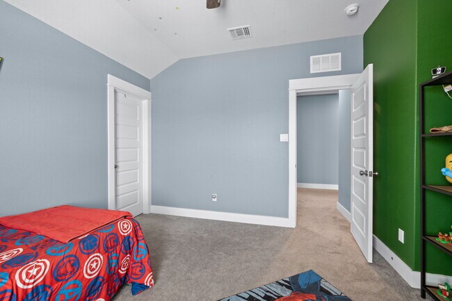 Building Photo - 525 Compania Cove