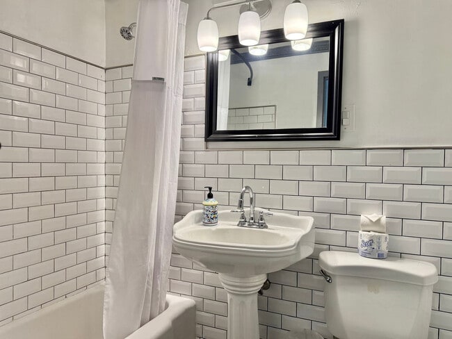 Building Photo - 215 Piedmont Ave NE