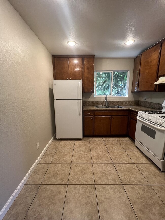 Building Photo - 851 33rd St