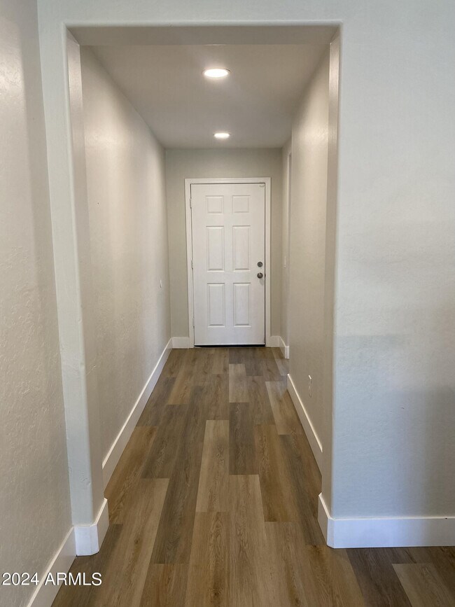 Building Photo - 1755 W Desert Canyon Dr