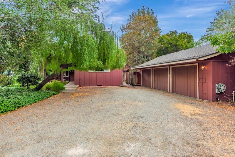 Building Photo - 35849 Linda Dr