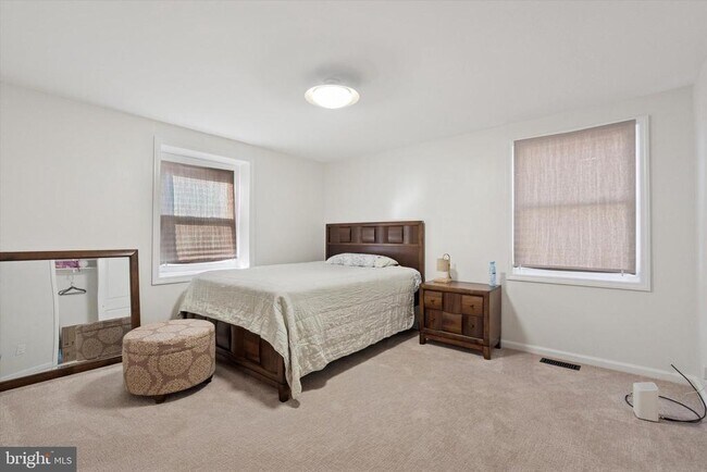 Building Photo - 127 Toledo Ln