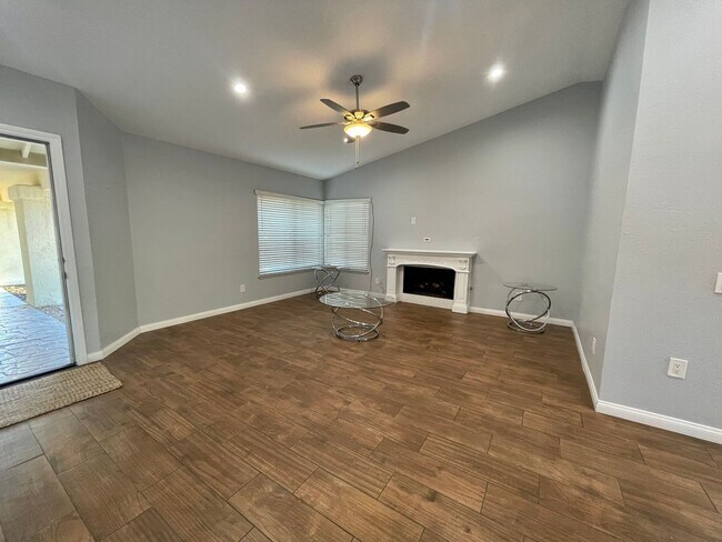 Building Photo - AVAILABLE NOW!! Beautiful 3 Bed 2 Bath Corner Lot Cathedral City Home!