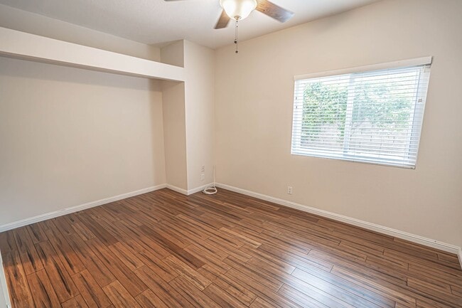 Building Photo - COMING SOON! 4 Bedroom Home for Rent in Santa Clarita!