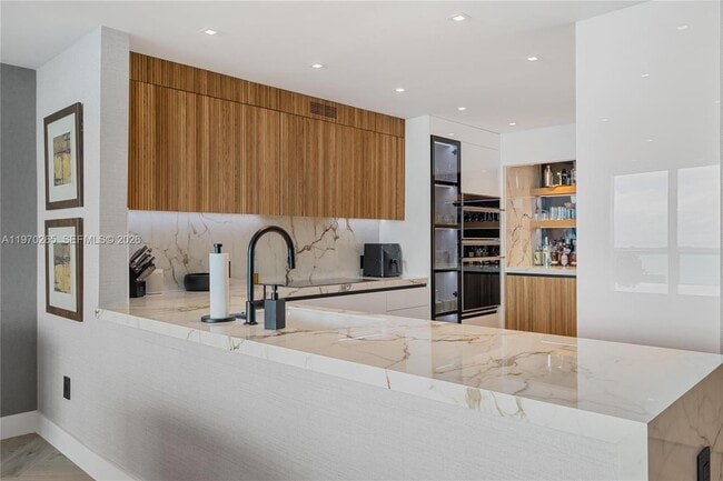 Building Photo - 1331 Brickell Bay Dr