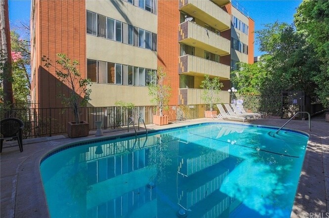 Building Photo - 540 Kelton Ave