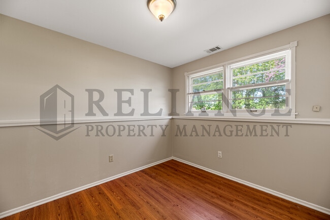 Building Photo - 1440 Community Dr