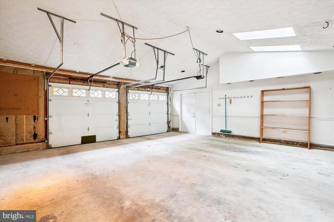 Building Photo - 10641 John Ayres Dr