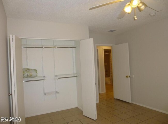 Building Photo - 946 E Loma Vista Dr
