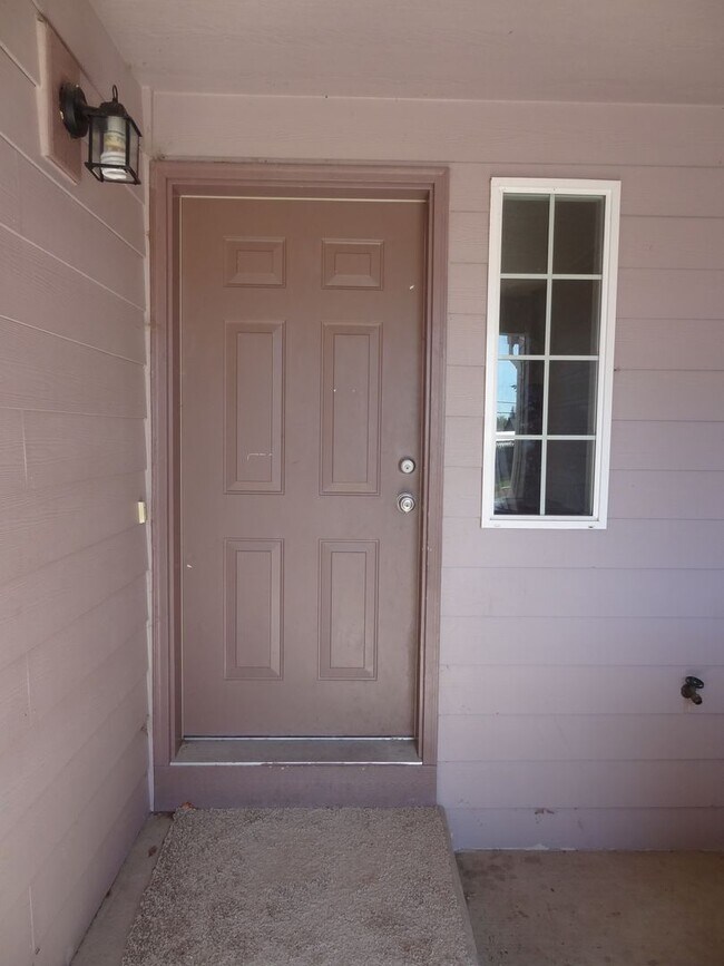 Building Photo - Sulbri04-102/104/106 Rice LN