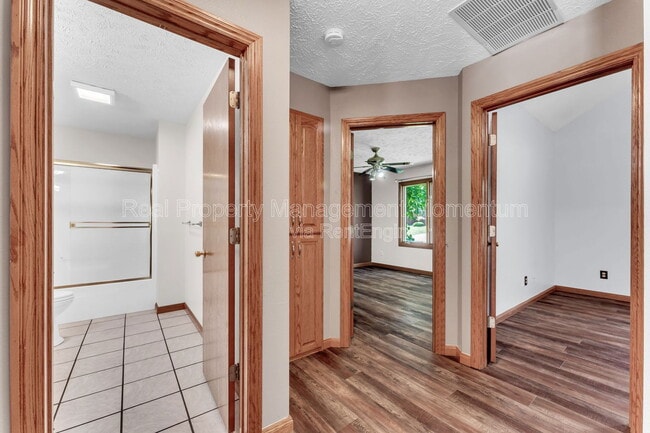 Building Photo - 514 N Ellen St