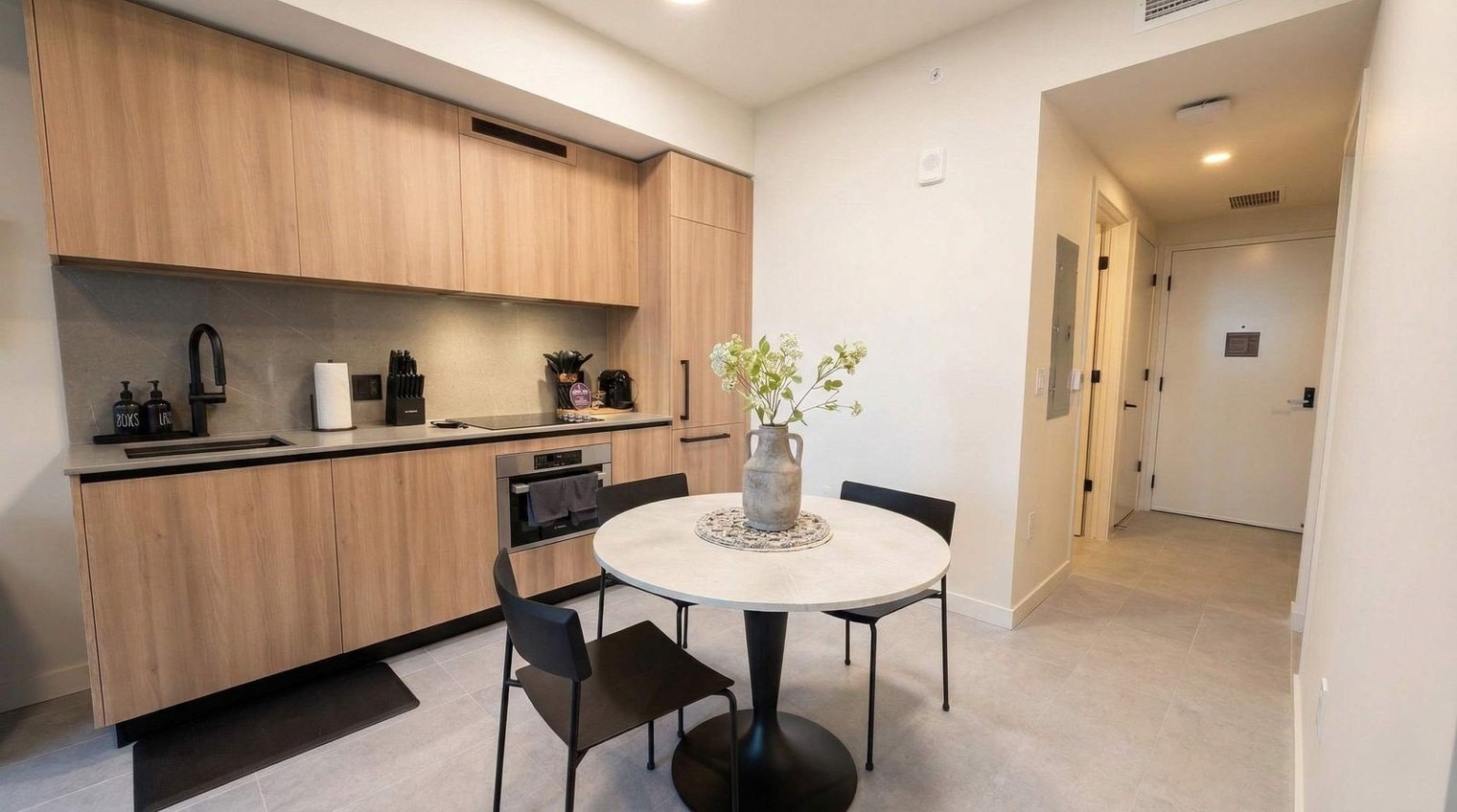 Building Photo - 121 NE 5th St