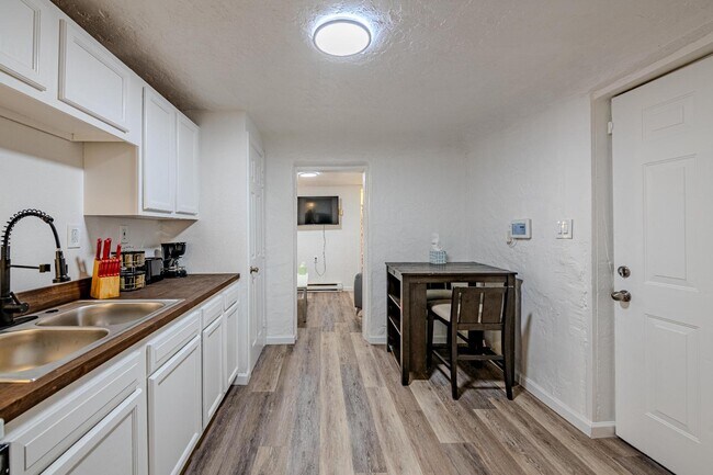 Building Photo - 704 Pacific Ave SW