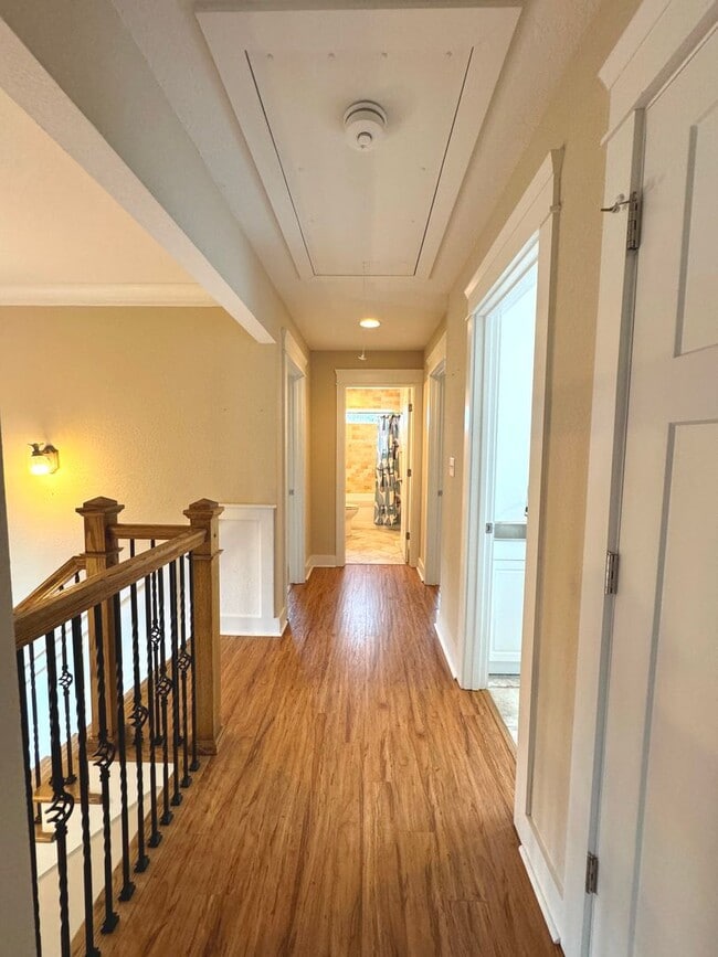 Building Photo - BEACH HOME! 4/4.5 with 3 car garage