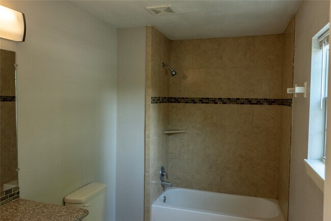 Building Photo - 537 Cottontail Dr