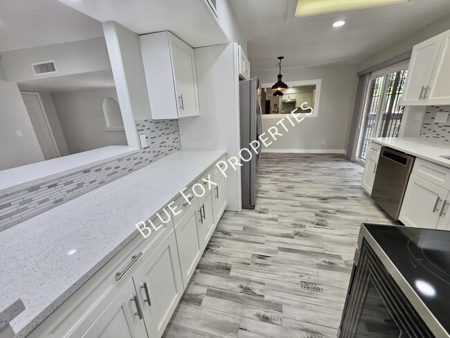 Building Photo - 8340 E Fond Du Lac Dr