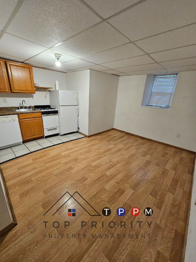 Building Photo - 1 Bedroom | 1 Bathroom Lower Level Apartme...