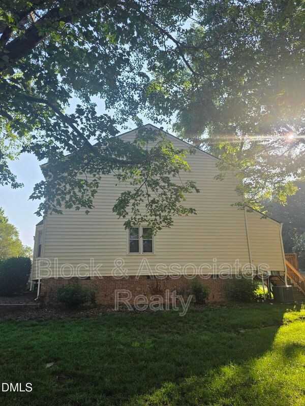 Building Photo - 6550 Thetford Ct
