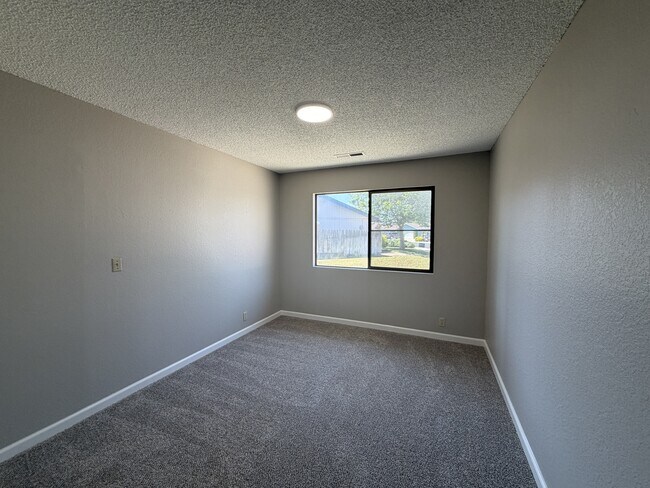 Building Photo - 1120 Landreth Ct
