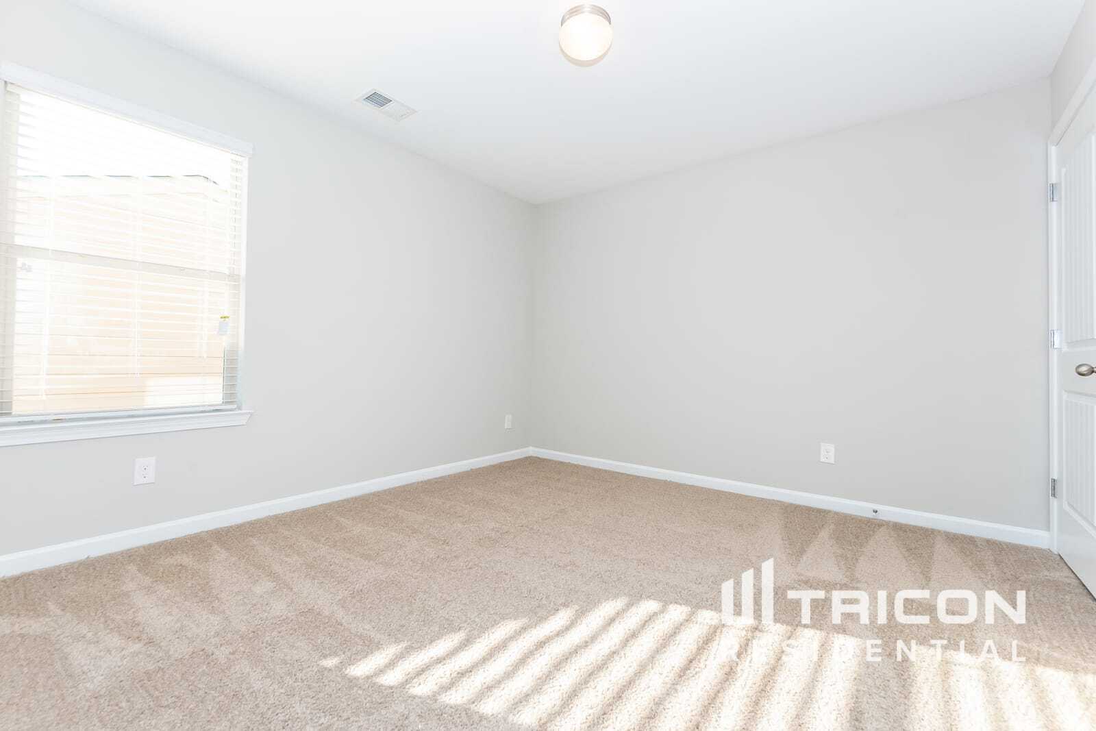 Building Photo - 317 Parkview Pl Dr