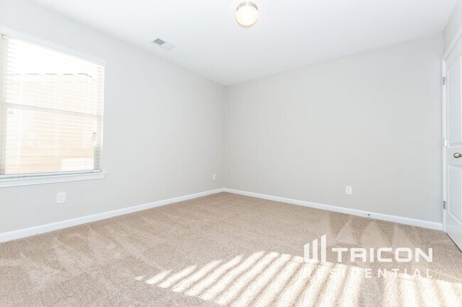 Building Photo - 317 Parkview Pl Dr