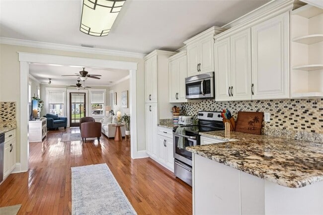 Building Photo - 712 E Caracas St