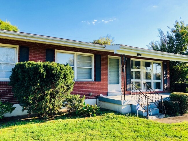 Building Photo - 2850 Hikes Ln