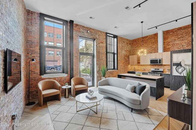 Building Photo - 117 Penn Ave