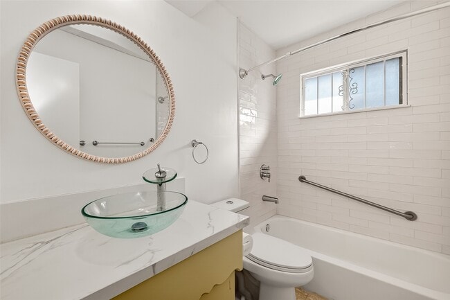 Building Photo - 9218 Rowan Ln