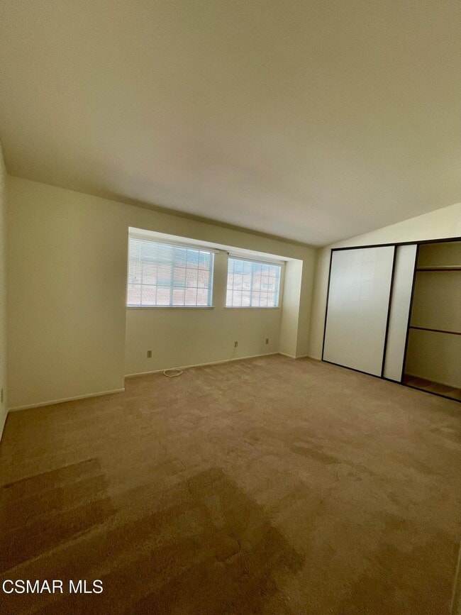 Building Photo - 270 Country Club Dr