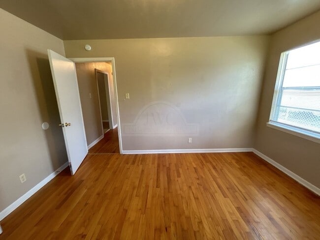 Building Photo - 1315 Jefferies, Killeen