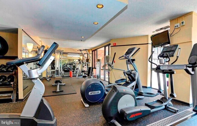 Building Photo - 1001 N Randolph St