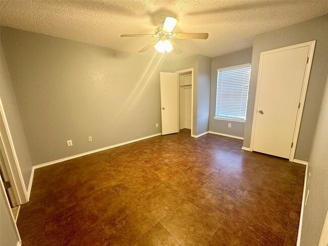 Building Photo - 2105 Melody Cir