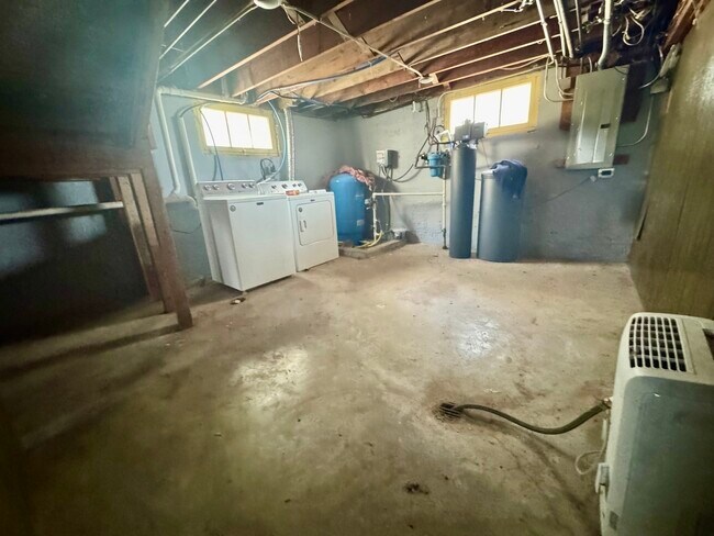 Building Photo - 6809 IL-71