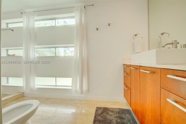 Building Photo - 1577 Bay 201 Bay