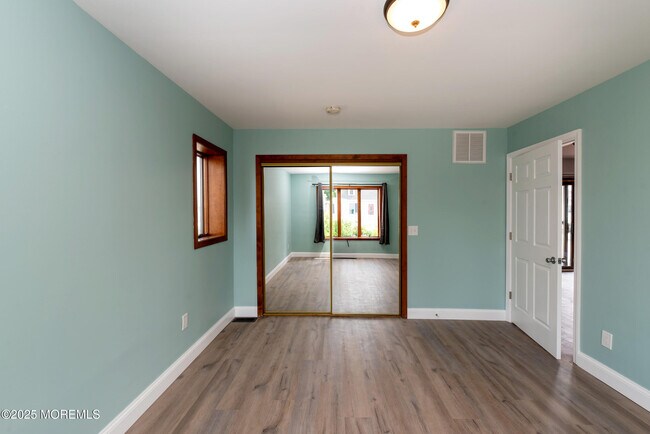 Building Photo - 813 Cable Dr