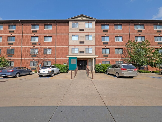 Primary Photo - 3370 W Brooke Ave