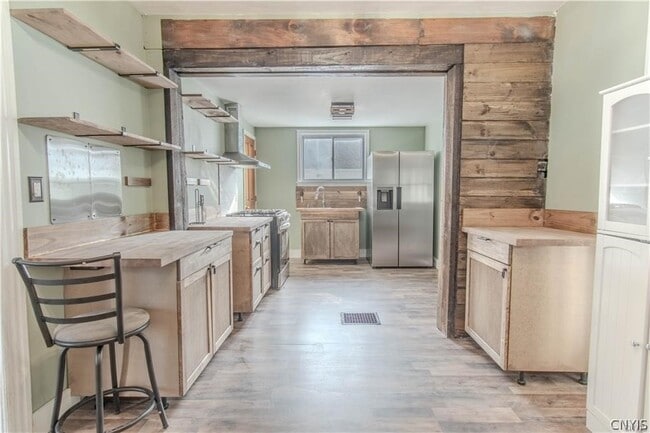 Building Photo - 363 Brainard St