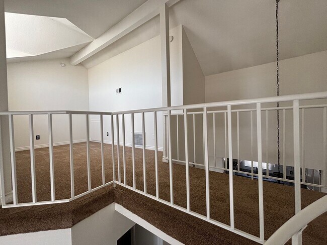 Building Photo - 2 Bedroom + Loft Condo for Rent in Canyon Country!