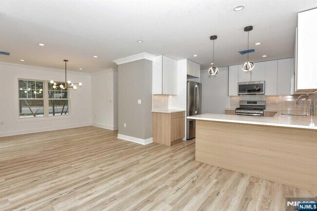 Building Photo - 108 Collignon Way