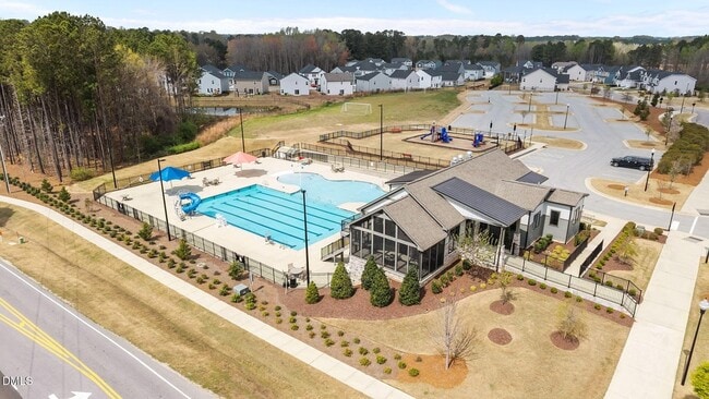 Building Photo - 745 Putney Hl Rd