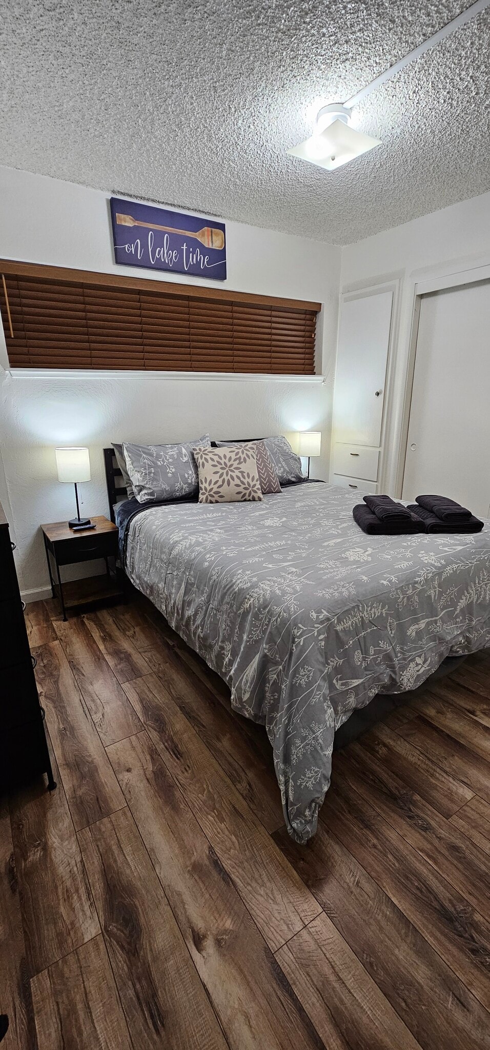 Queen bedroom - 1168 Herbert Ave
