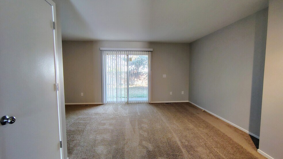 Building Photo - 24757 Bashian Dr