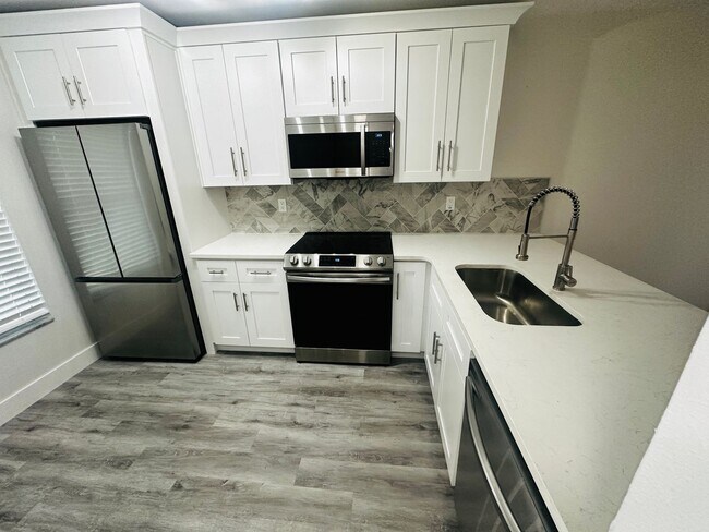Building Photo - 2 Bed/2 Bath, 1 story Villa in Veterans Villas AVAILABLE NOW!