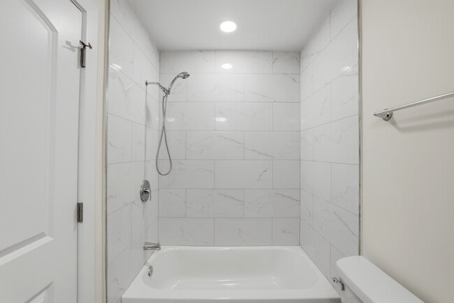 Building Photo - 763 Wellington Ave