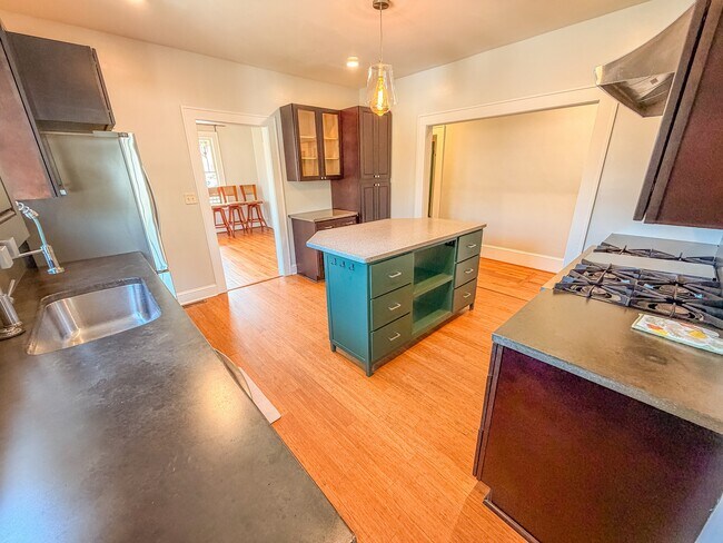 Building Photo - 11 Perry Rd