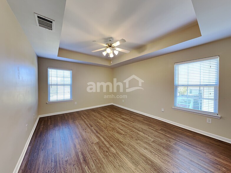 Building Photo - 1308 Chapman Ct