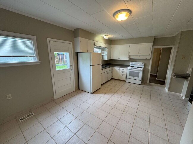 Building Photo - 2-Bedroom Home, Errol Heights, Gardners Welcome!