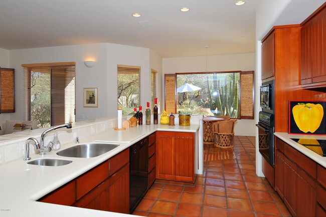 Building Photo - 7562 E High Point Dr