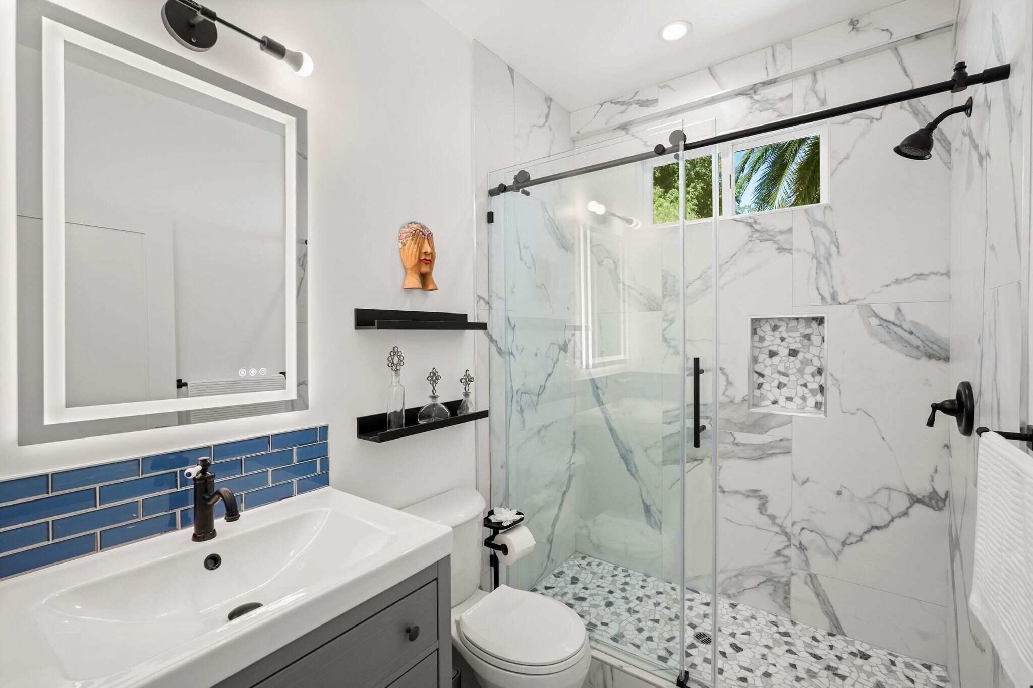 Building Photo - 2258 Helios Dr